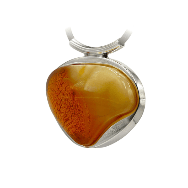 amber-nature-craftsmanship-fusion-1