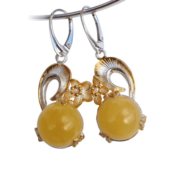 amber-swirl-soft-yellow-earrings-2