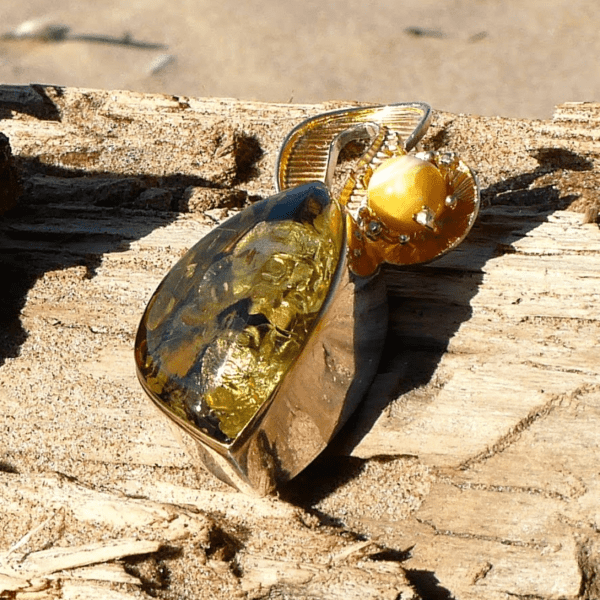 amber-teardrop-golden-crown-3